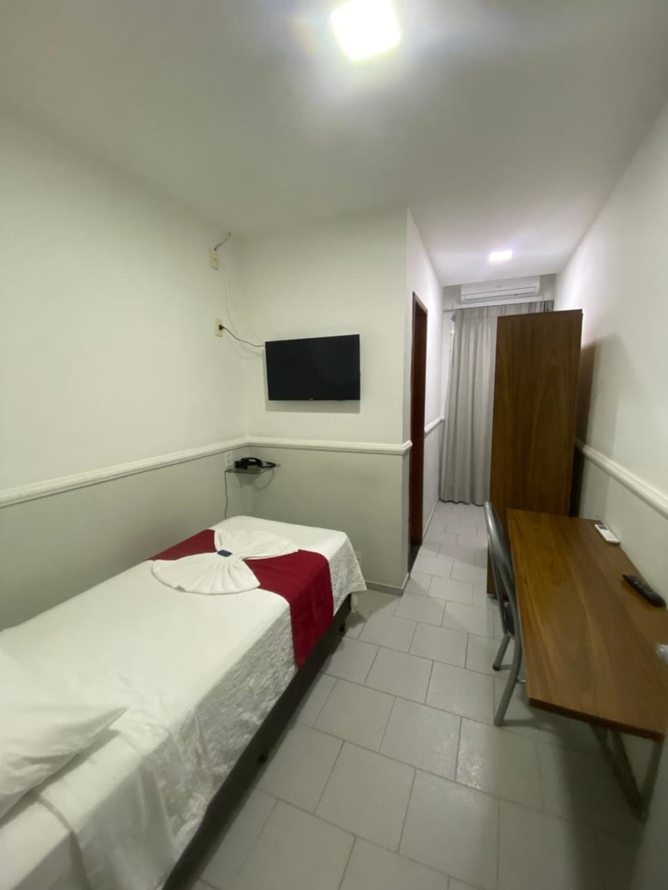 TV and multimedia, Photo of the whole room, Bedroom