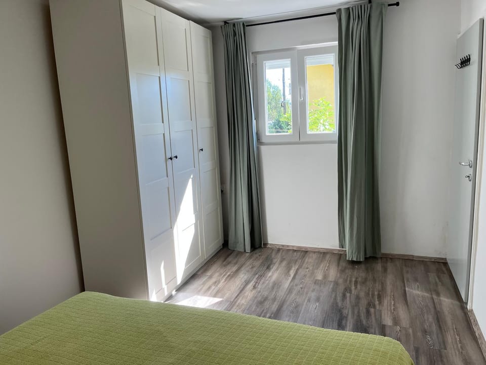 Bedroom, wardrobe