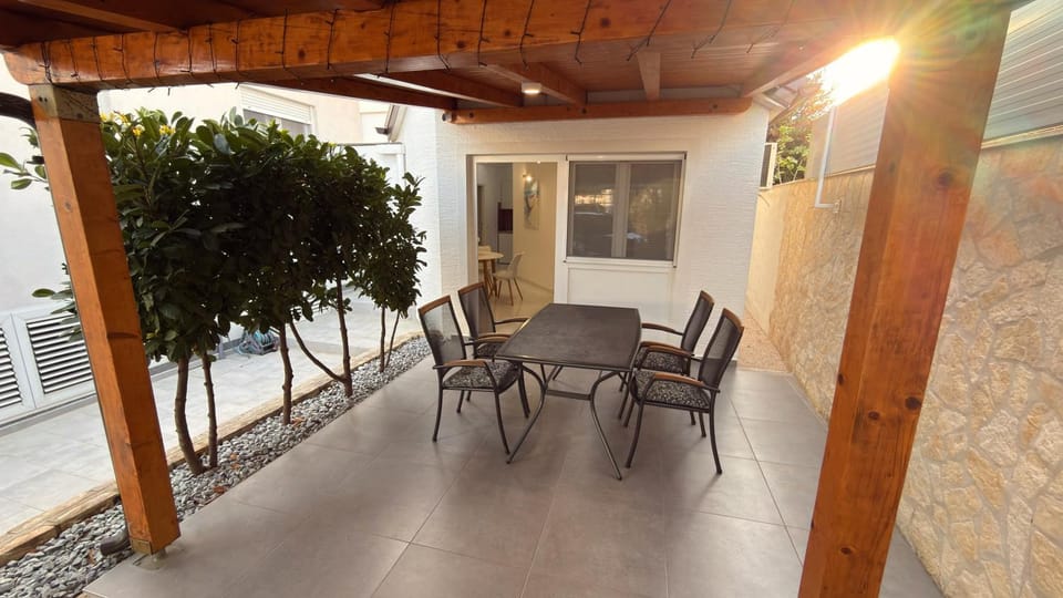 Patio, Day, Garden, View (from property/room), Balcony/Terrace, Seating area, Garden view