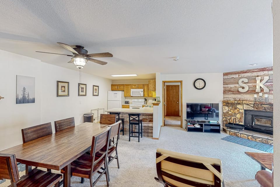 Buffalo Village Condo & Treetop Hideaway Apartment in Summit County