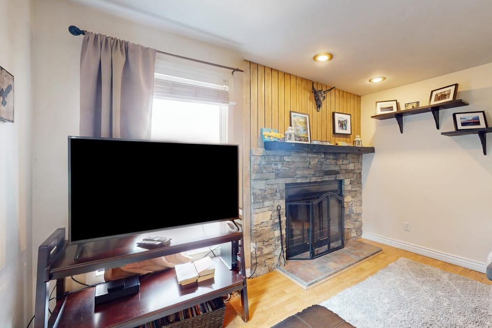 Mountain Stream Condo Apartment in Avon