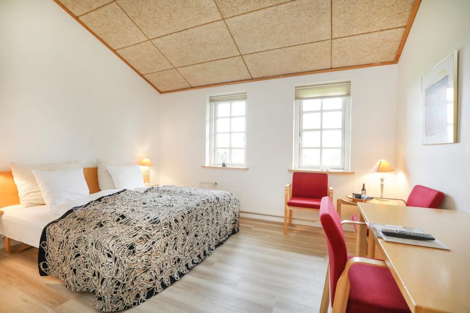 Bed, Photo of the whole room, Bedroom, internet, minibar