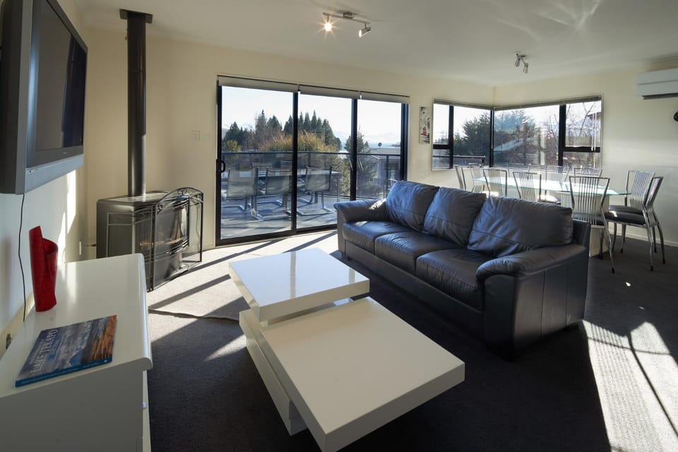 TV and multimedia, Living room, Mountain view