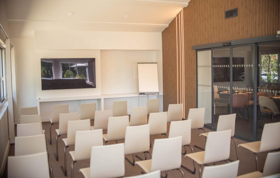 Communal lounge/ TV room, Meeting/conference room