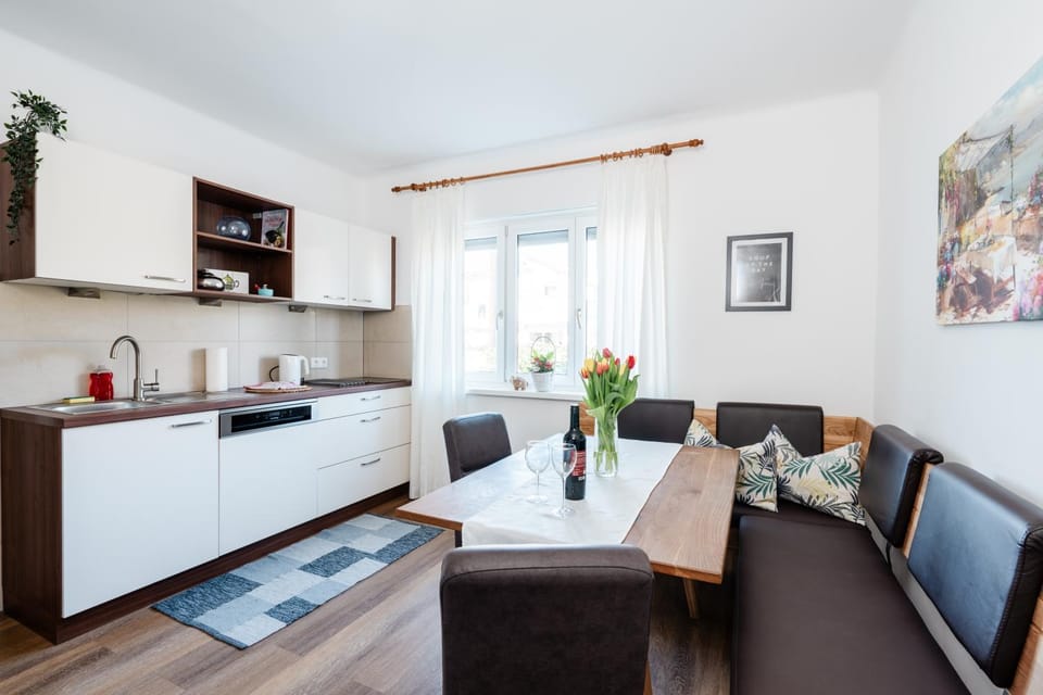 Pension Kohlweg - Free Parking, Garden and air conditioning Apartment in Graz