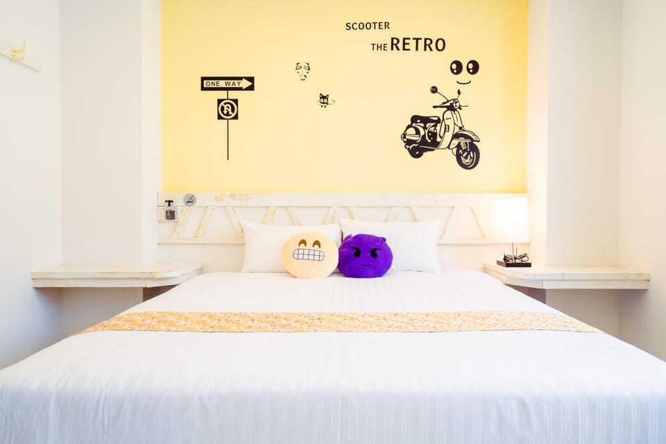 Bed, Photo of the whole room, Decorative detail, bunk bed