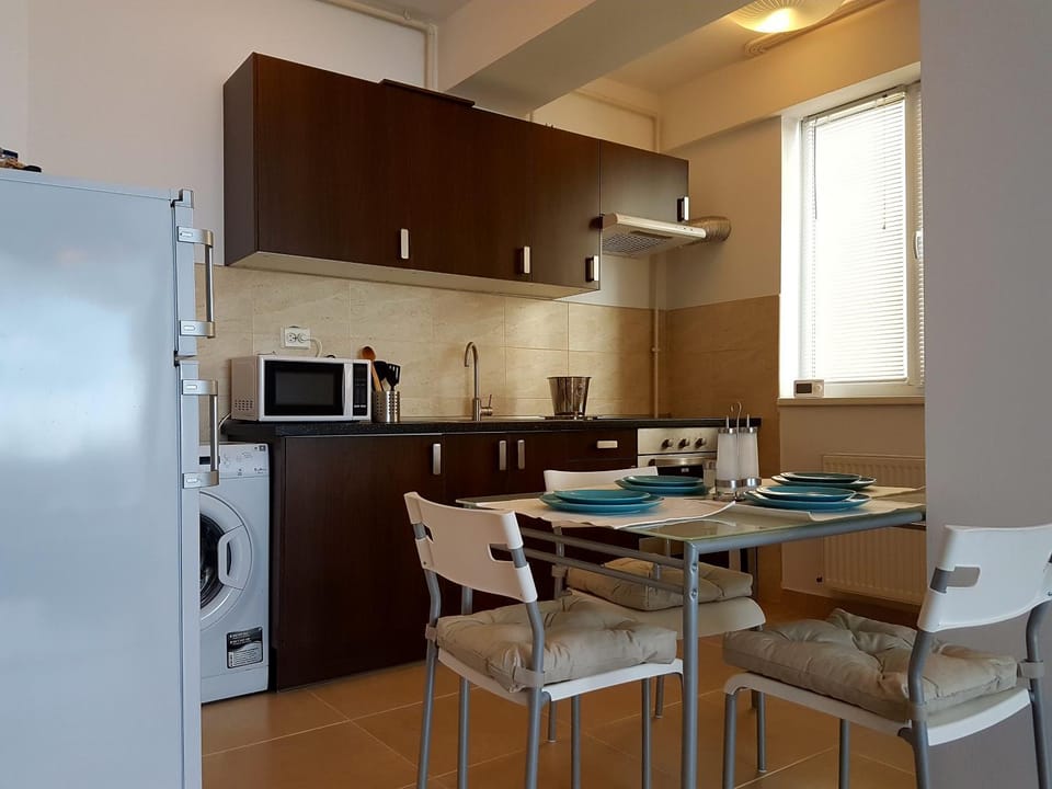 Coffee/tea facilities, Kitchen or kitchenette, Dining area