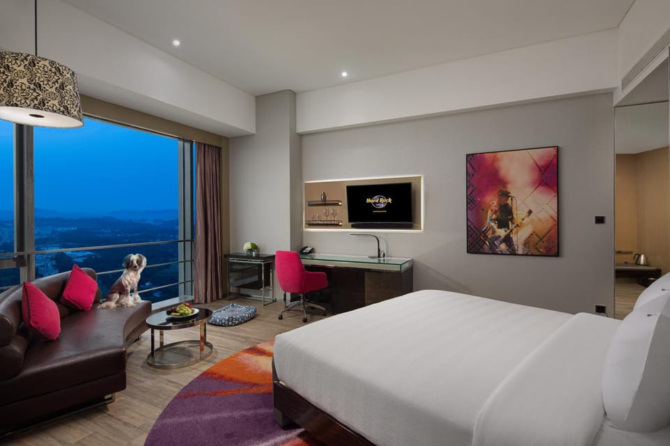 Communal lounge/ TV room, Natural landscape, Living room