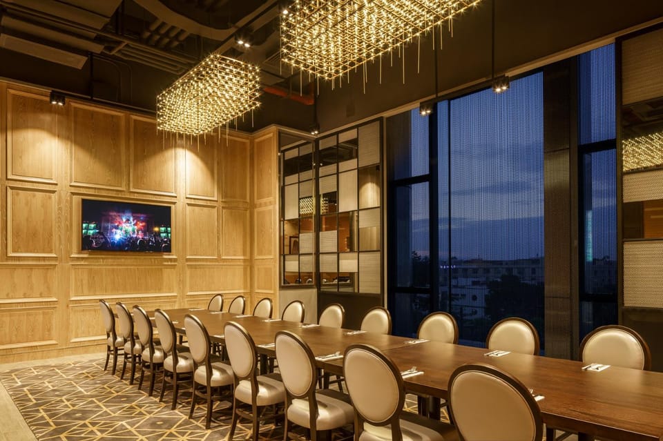 Restaurant/places to eat, Business facilities, Banquet/Function facilities, Meeting/conference room