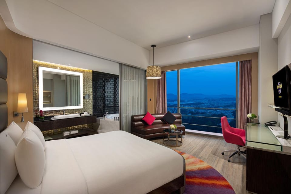 Communal lounge/ TV room, Bed, Natural landscape, Photo of the whole room, Seating area, Bedroom, hair dresser