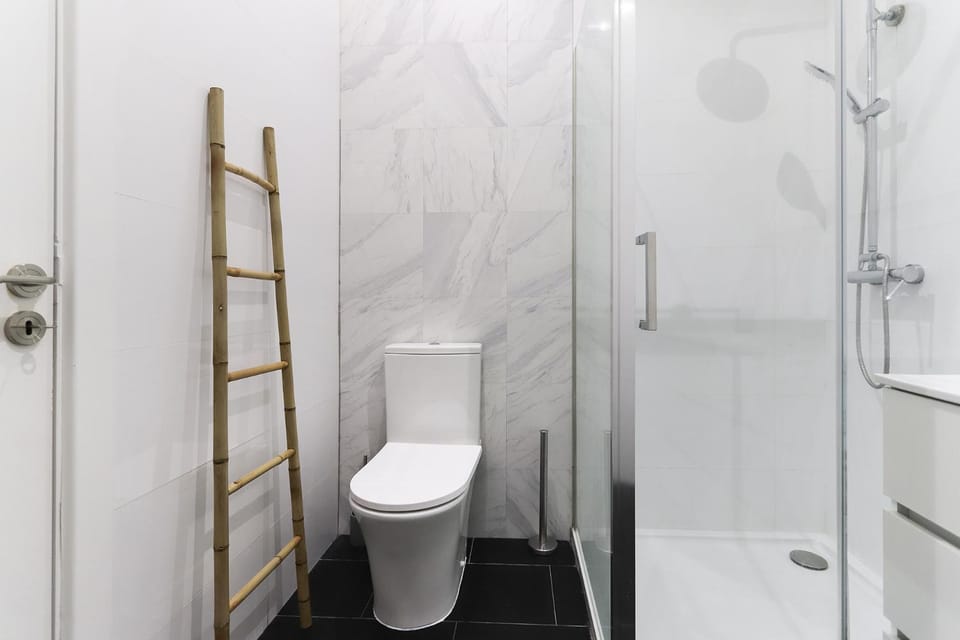 Bright Santa Catarina by Homing Apartment in Lisbon