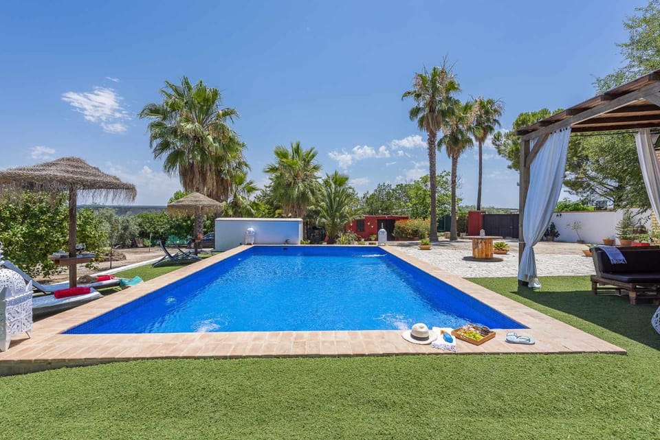 Property building, Garden, Garden view, Pool view, Swimming pool