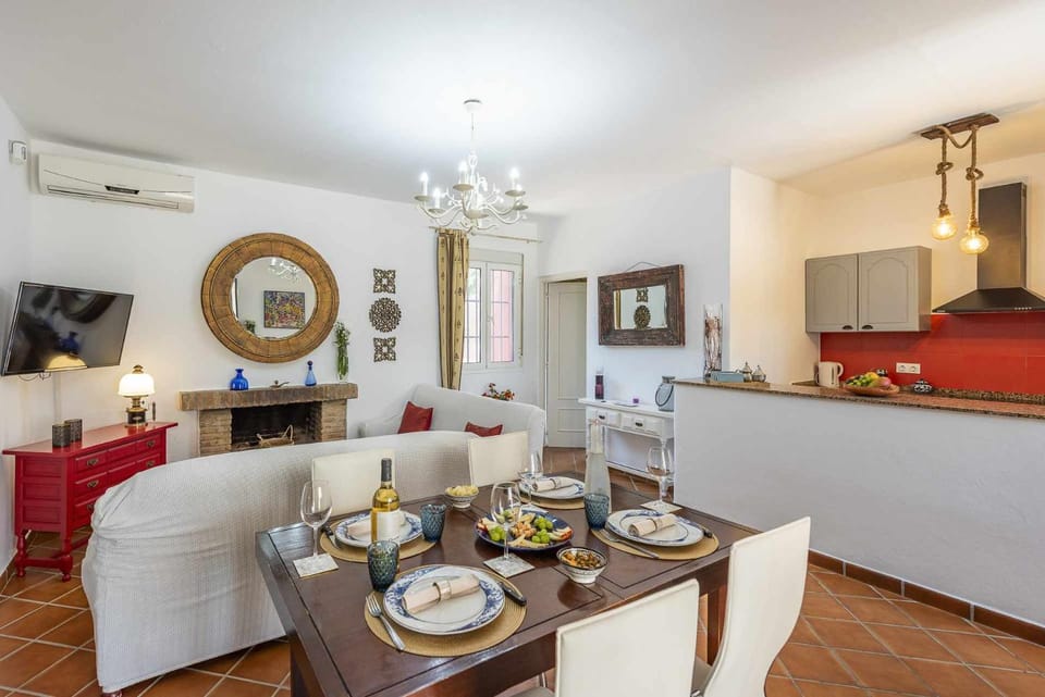 Living room, Dining area