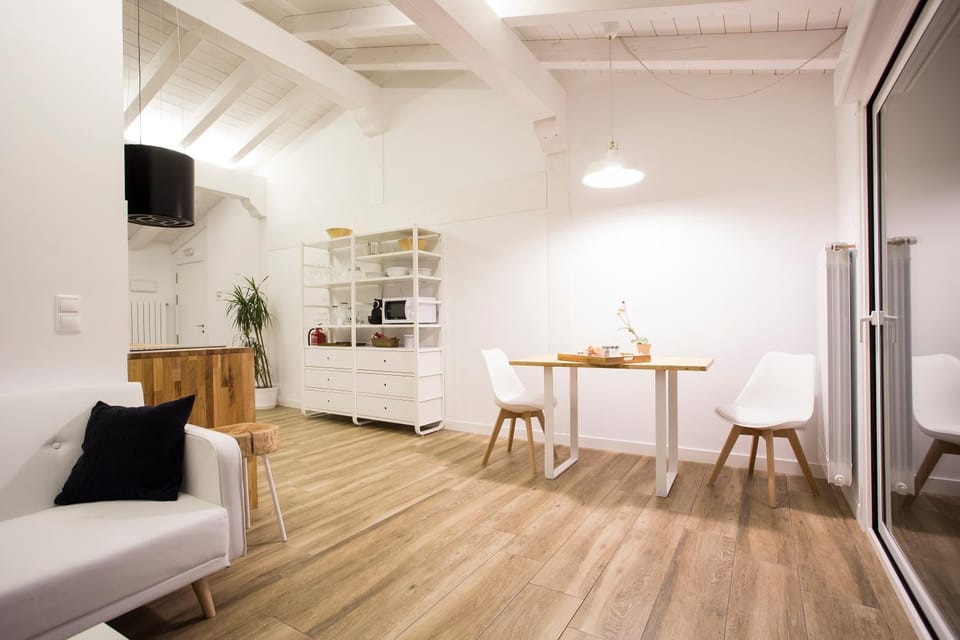 Kitchen or kitchenette, Photo of the whole room, Seating area, Dining area