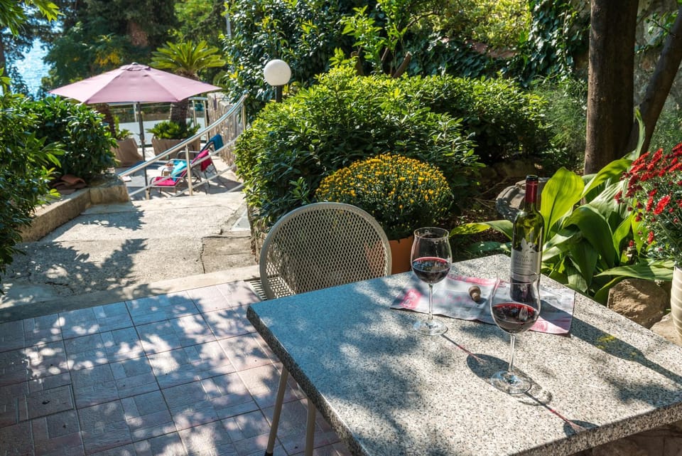 Patio, Spring, Day, Dining area, Garden view