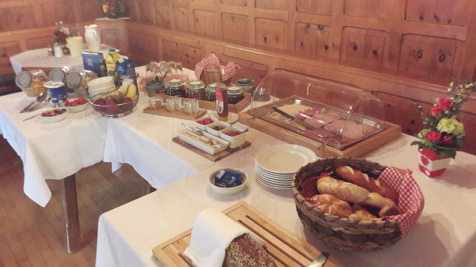 Breakfast, Buffet breakfast