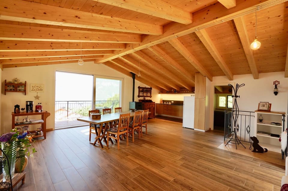 Kitchen or kitchenette, Living room, Seating area, Dining area, pet friendly