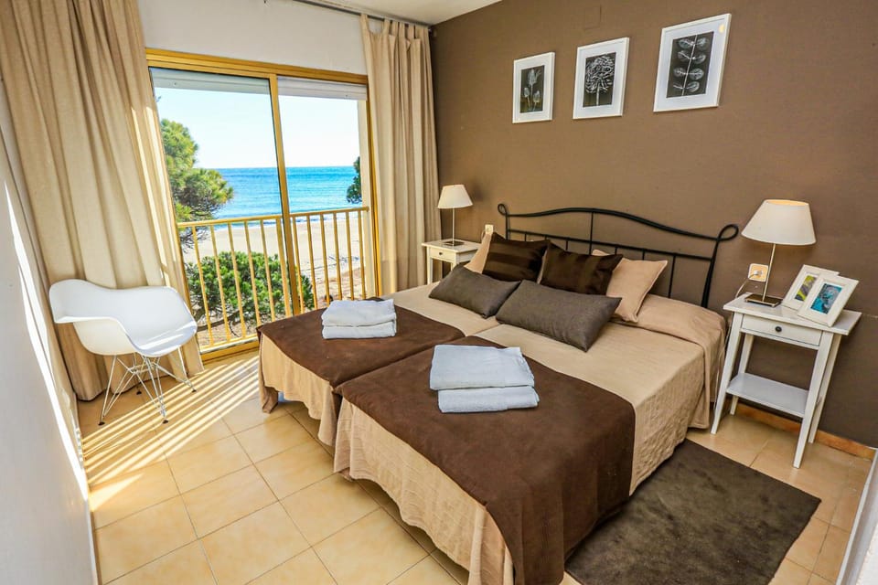 LITORAL COSTA DORADA - PLAYMAR Only families Apartment in Cambrils