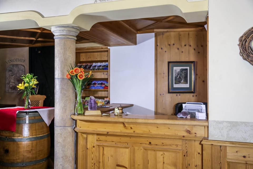 Lobby or reception, Decorative detail