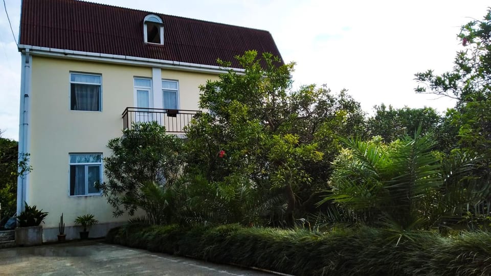 Property building, Facade/entrance, Garden