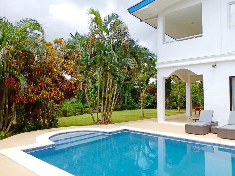 Property building, Swimming pool, Swimming pool
