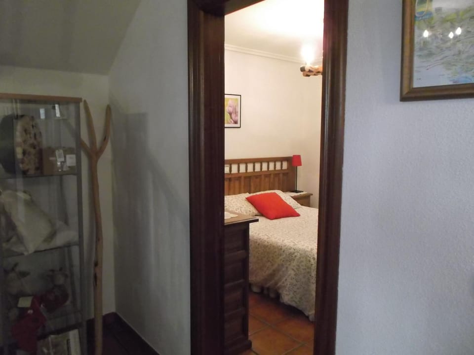 Photo of the whole room, Decorative detail