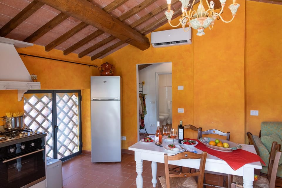 Food and drinks, Seating area, Dining area, oven, pet friendly, stove, air conditioner