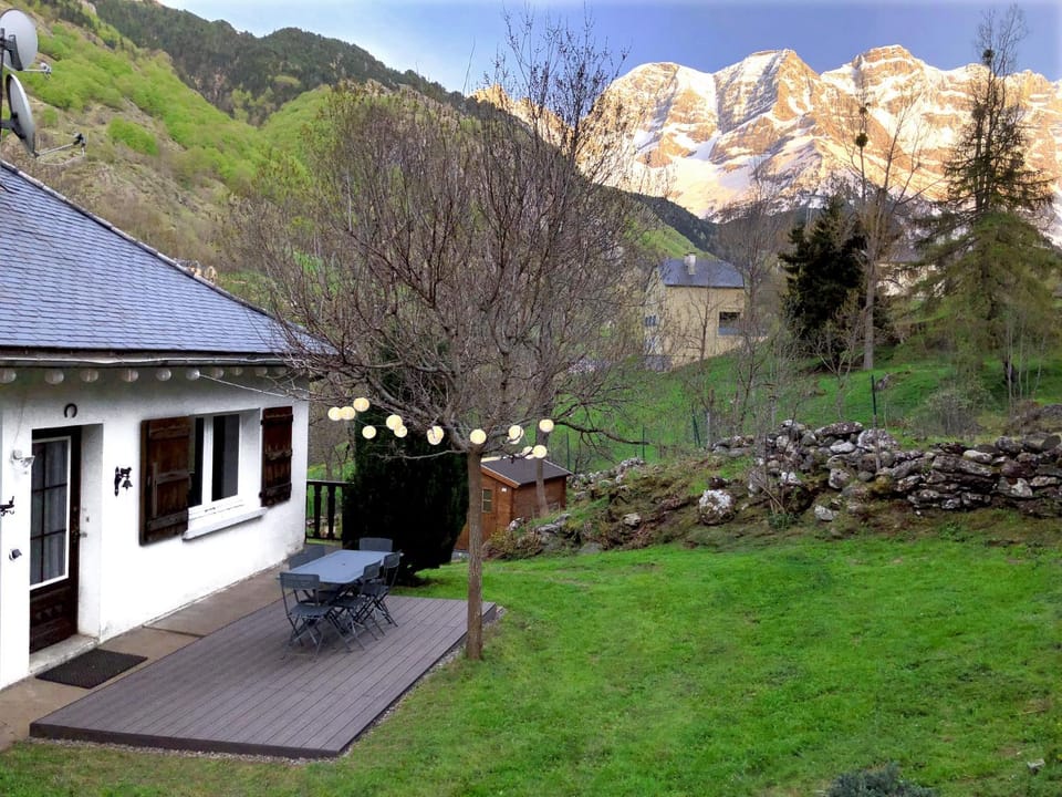 Property building, Spring, Garden, Mountain view