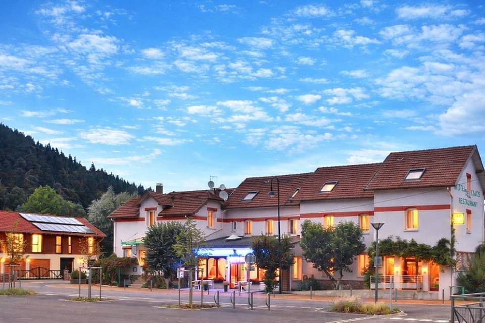 Restaurant/places to eat, View (from property/room), Business facilities, Meals