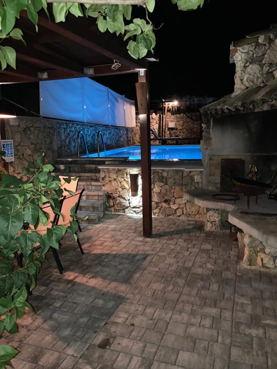 Property building, BBQ facilities, Swimming pool, Breakfast, Sunset, sunbed, sunbed