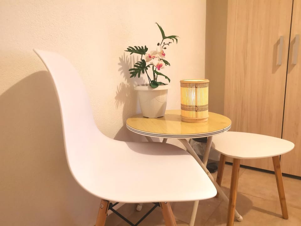 Seating area, Bedroom