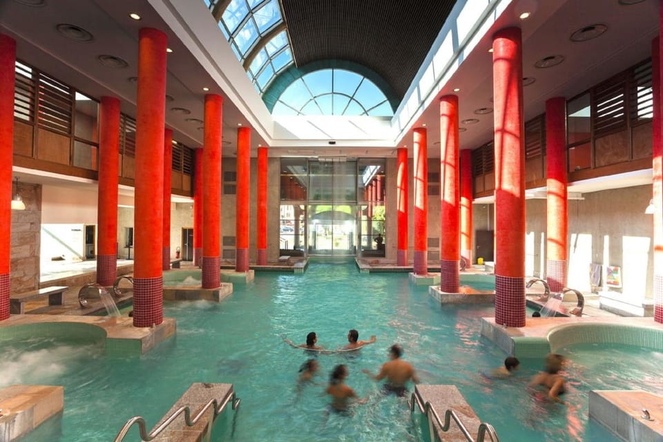 Nearby landmark, Staff, Spring, Off site, Day, People, Winter, Summer, Spa and wellness centre/facilities, Fitness centre/facilities, Fitness centre/facilities, Other, Autumn, Guests, Area and facilities, children, older children, group of guests, Public Bath, Family