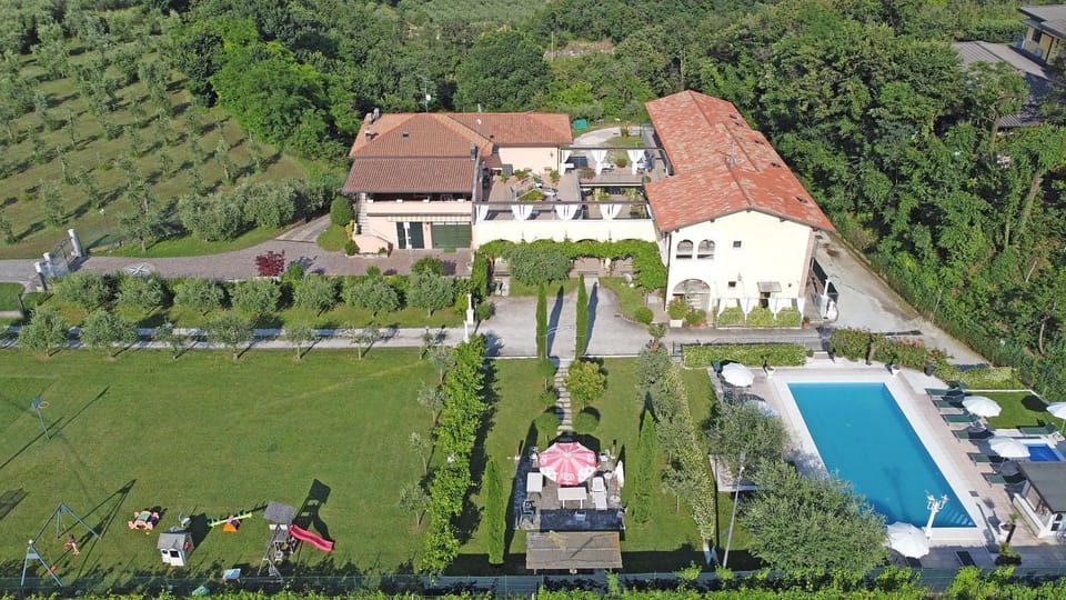 Bird's eye view, Pool view
