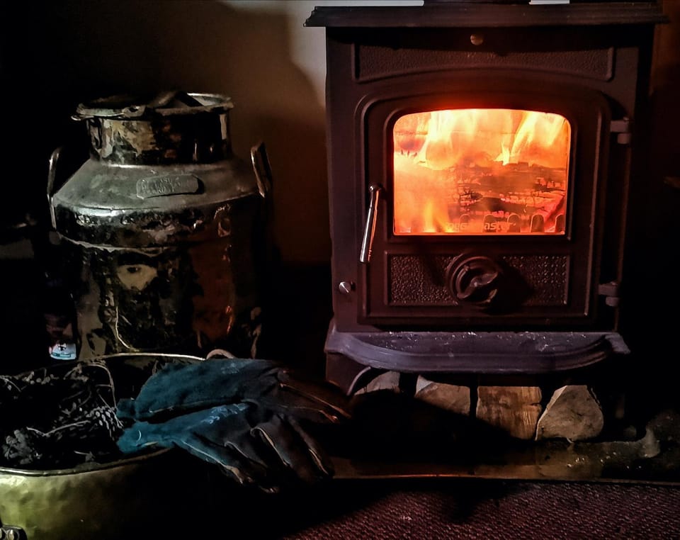 Lounge or bar, fireplace