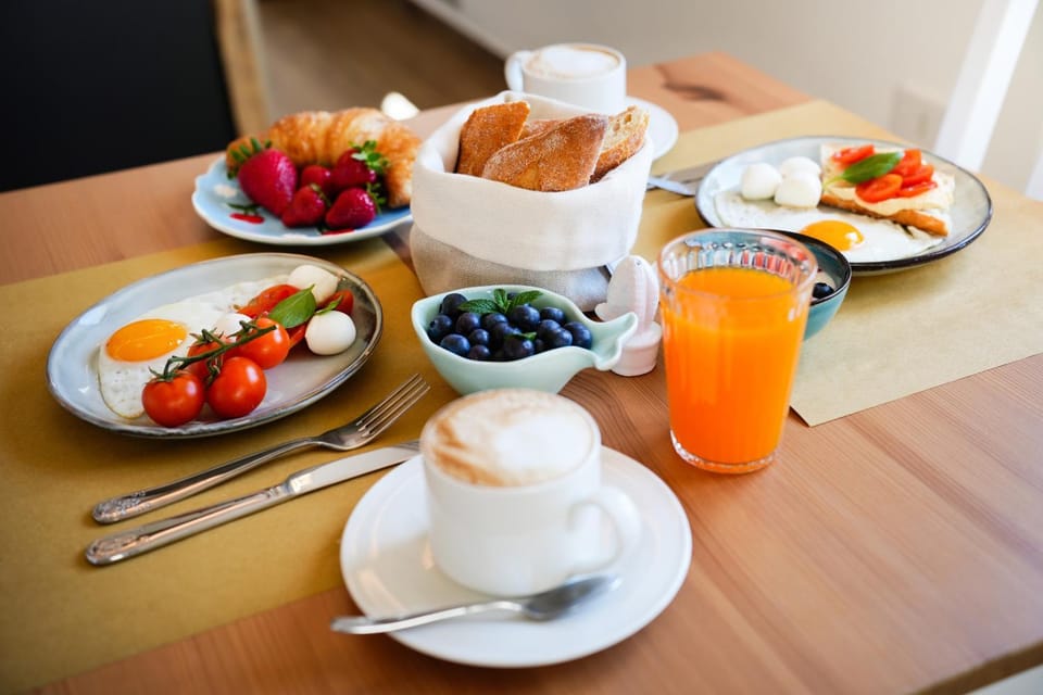 Food and drinks, Food, Breakfast, Continental breakfast