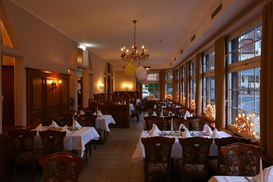 Restaurant/places to eat, Banquet/Function facilities