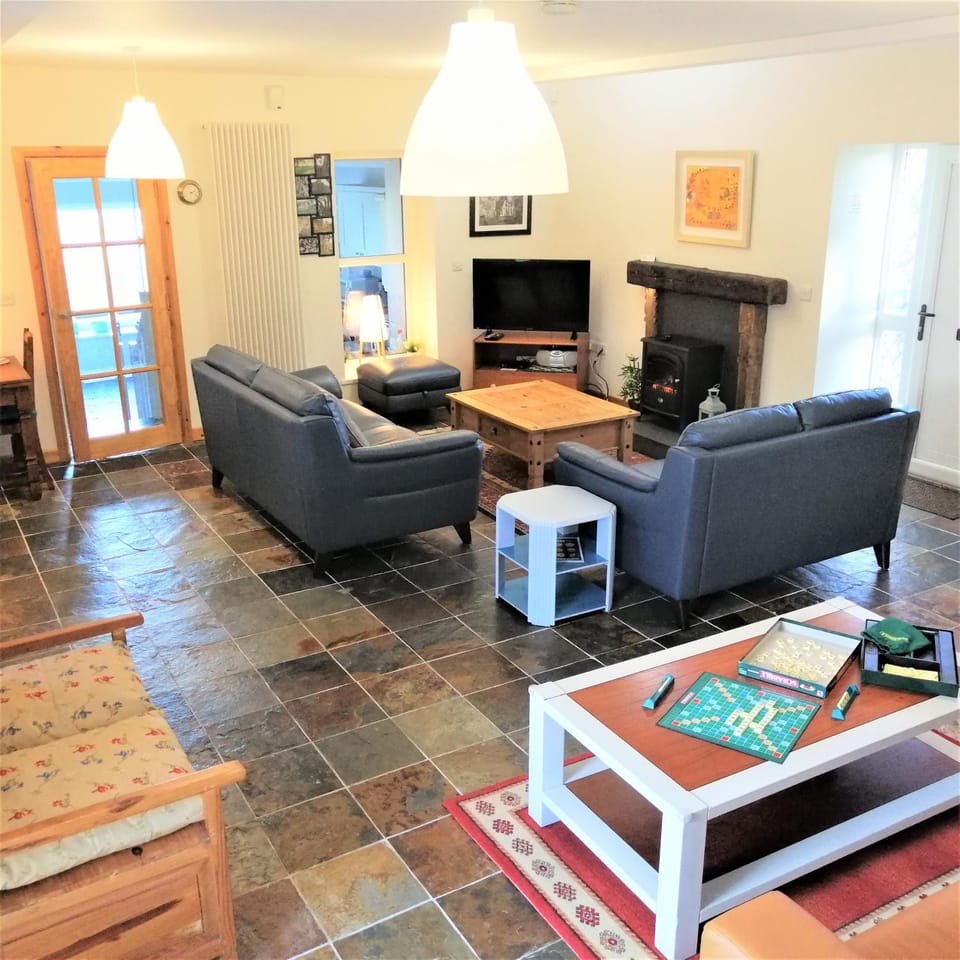 Living room, Photo of the whole room, Seating area, On site, flat iron