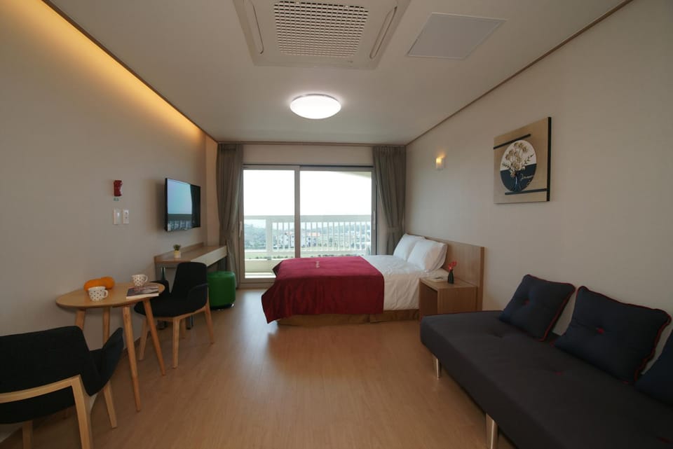 Bed, TV and multimedia, Living room, Bedroom