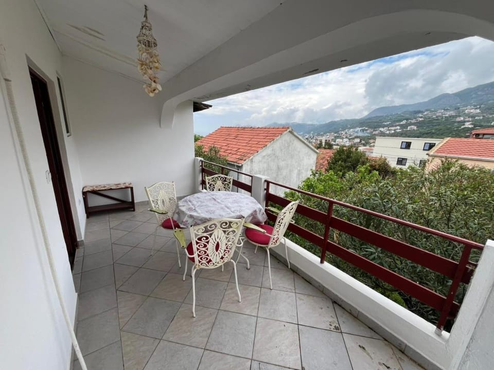 Patio, Day, Natural landscape, View (from property/room), Balcony/Terrace, Dining area, Mountain view