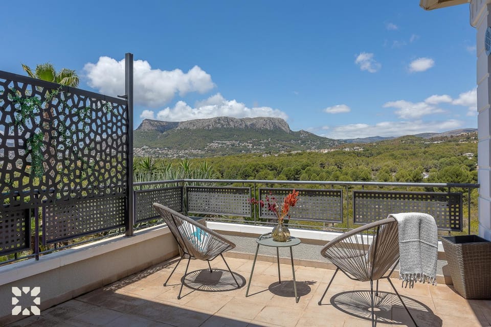 Patio, Day, Natural landscape, View (from property/room), Balcony/Terrace, Dining area, Mountain view