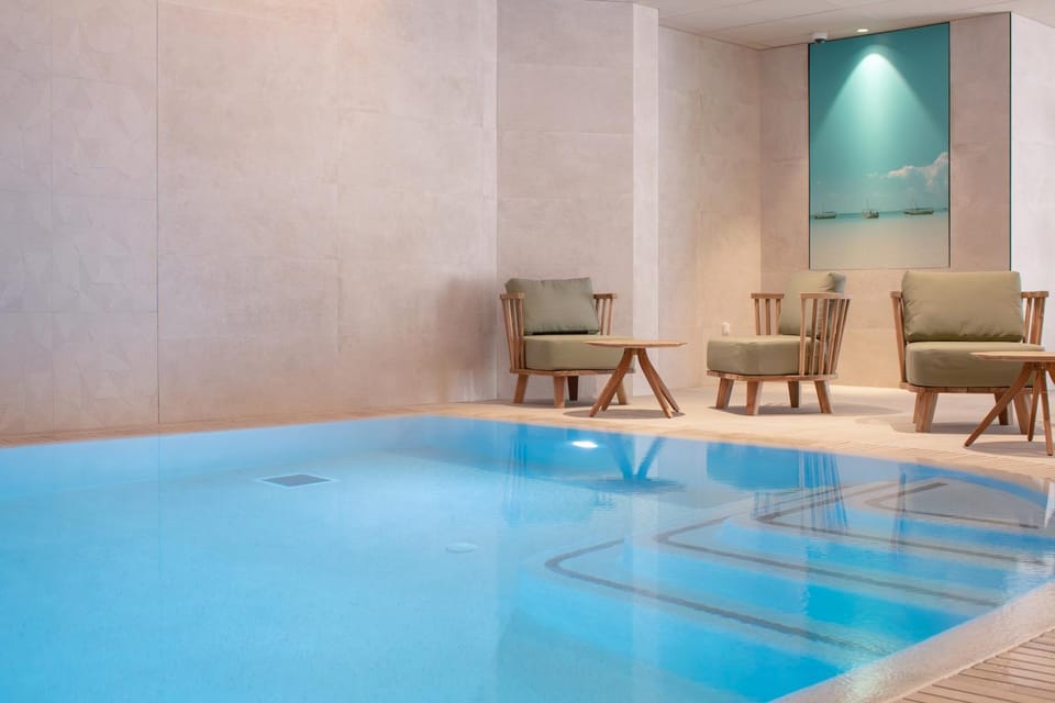 Sauna, Steam room, Swimming pool