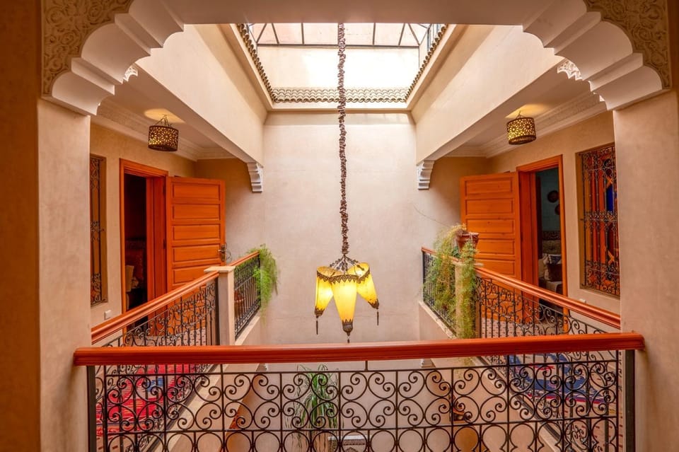 Property building, Restaurant/places to eat, Breakfast