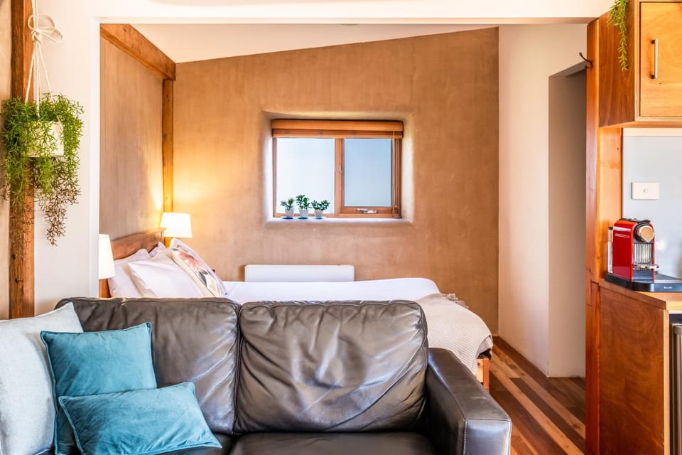 Bed, Living room, Bedroom