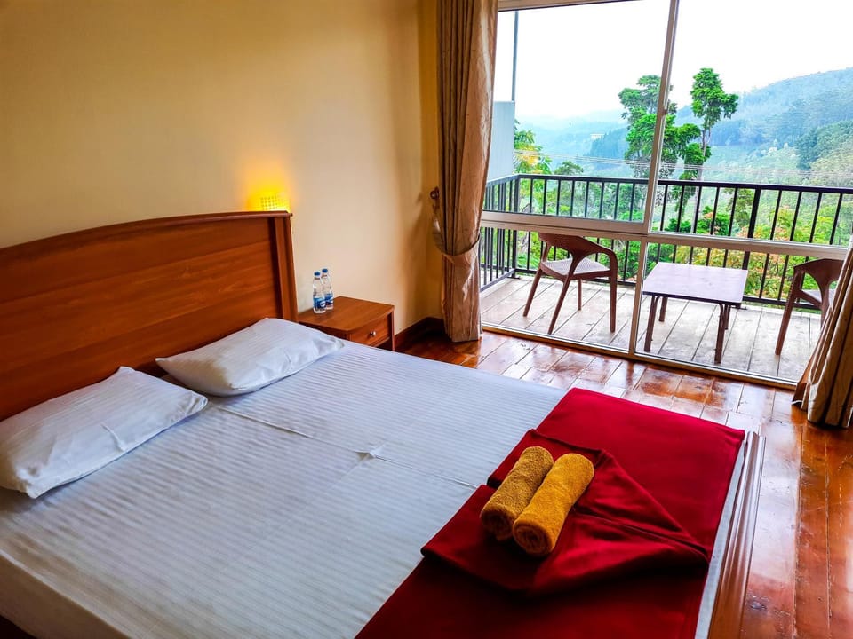 Bed, Balcony/Terrace, Bedroom, Mountain view