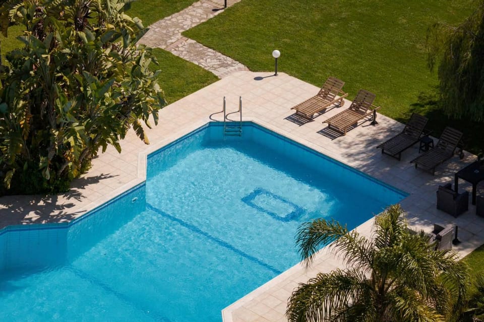 Garden, Swimming pool, sunbed