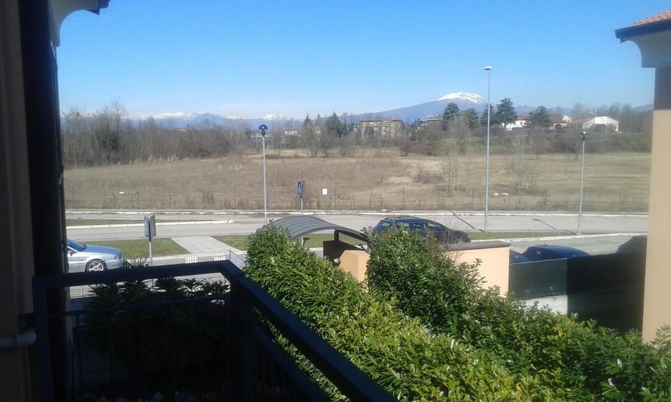 Balcony/Terrace, Mountain view