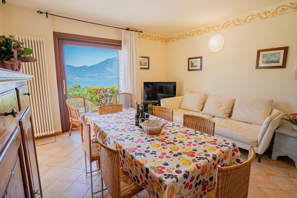 Living room, Lake view, Mountain view