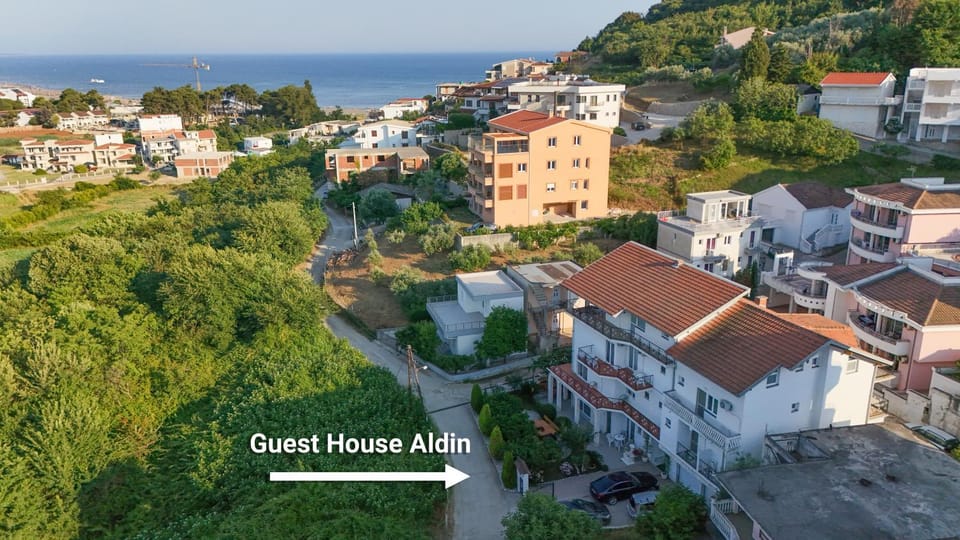 Property building, Neighbourhood, Natural landscape, Bird's eye view, Sea view