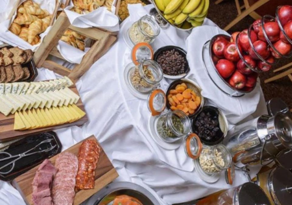 Breakfast, Continental breakfast, Buffet breakfast