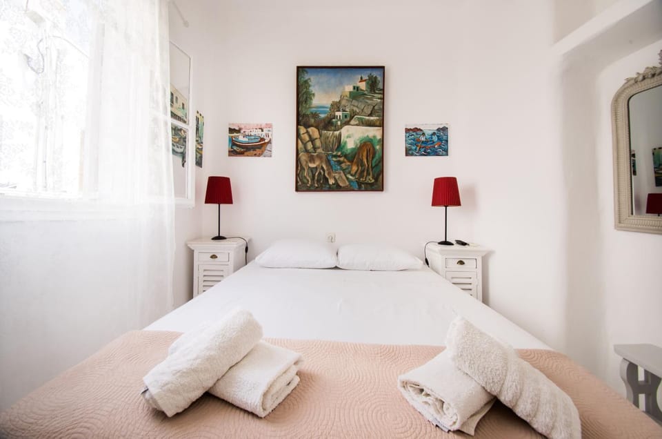 Photo of the whole room, Decorative detail